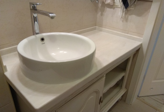 Столешница в ванную комнату с накладной мойкой