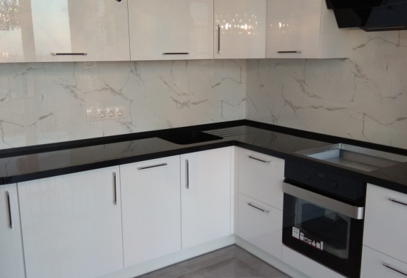 Г-образная столешница для кухни