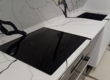 Столешница из кварца с "островом"