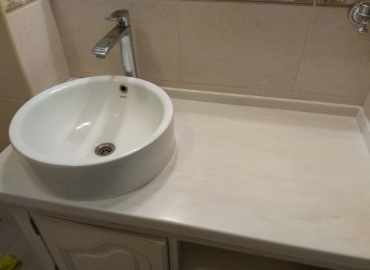Столешница в ванную комнату с накладной мойкой