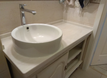 Акриловая столешница в ванную комнату