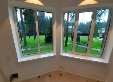 Несколько подоконников в загородный дом