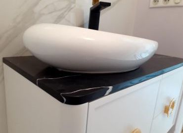 Столешница с накладной раковиной